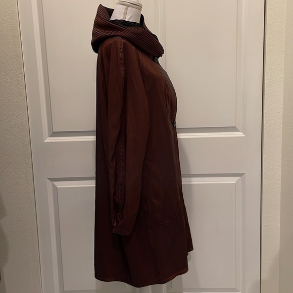 Mycra Pac Reversible Jacket with Pleated Hood in Metallic Copper Brown - Picture 7 of 12
